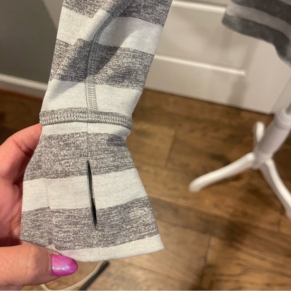 Lululemon Race Your Pace 1/4 Zip Gray Striped Size 12 - Picture 5 of 14